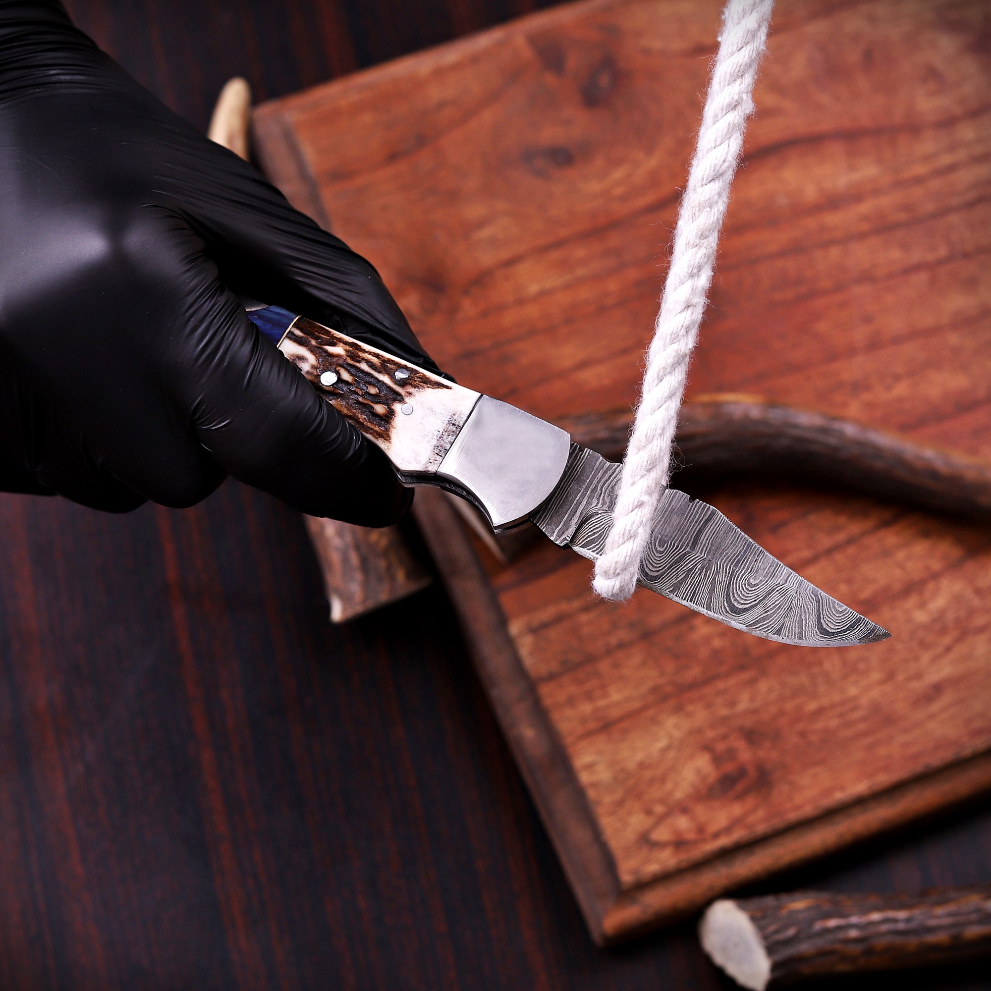 Damascus Folding Knife – Stag Horn & Wood Handle - Image 4