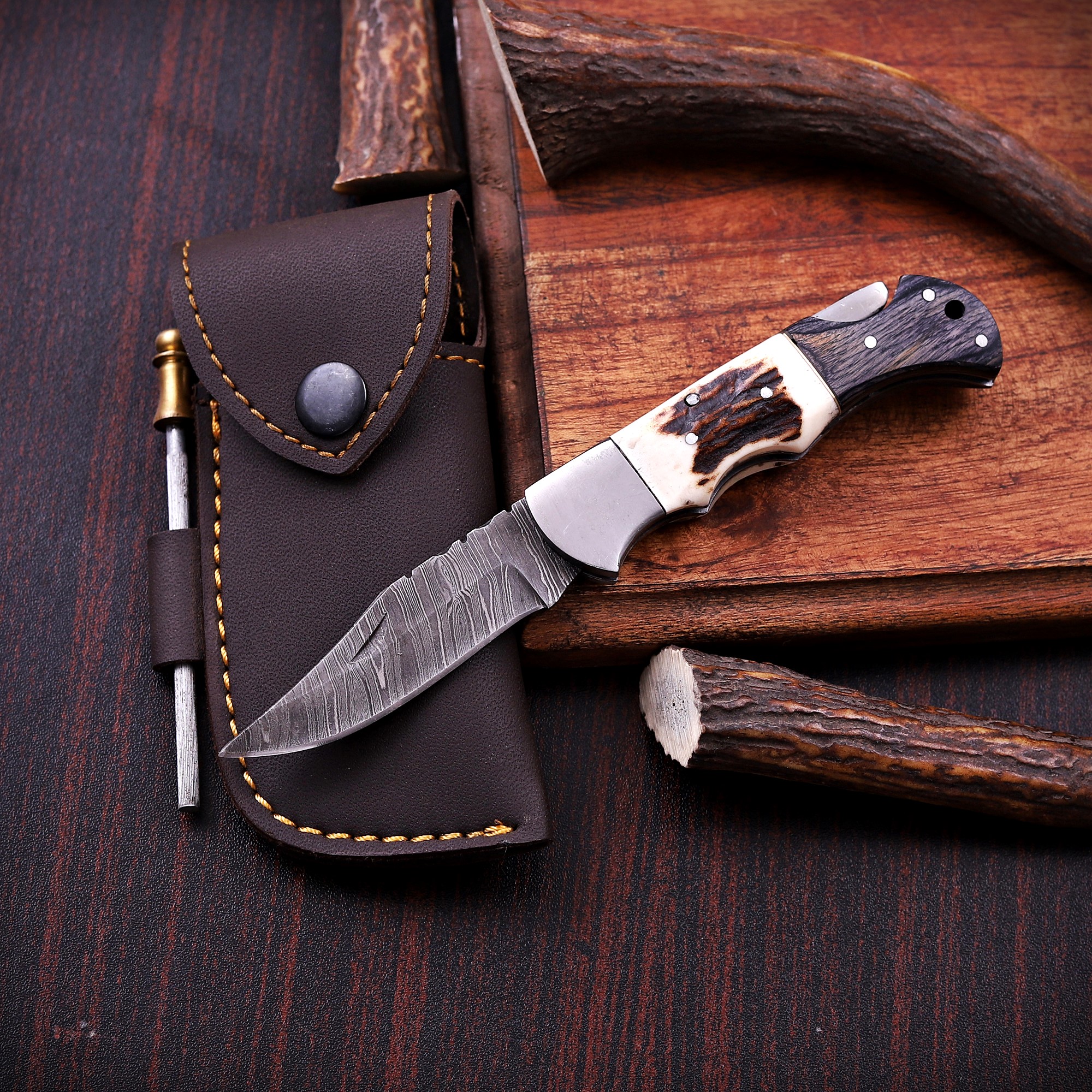 Damascus Folding Knife – Stag Horn & Wood Handle