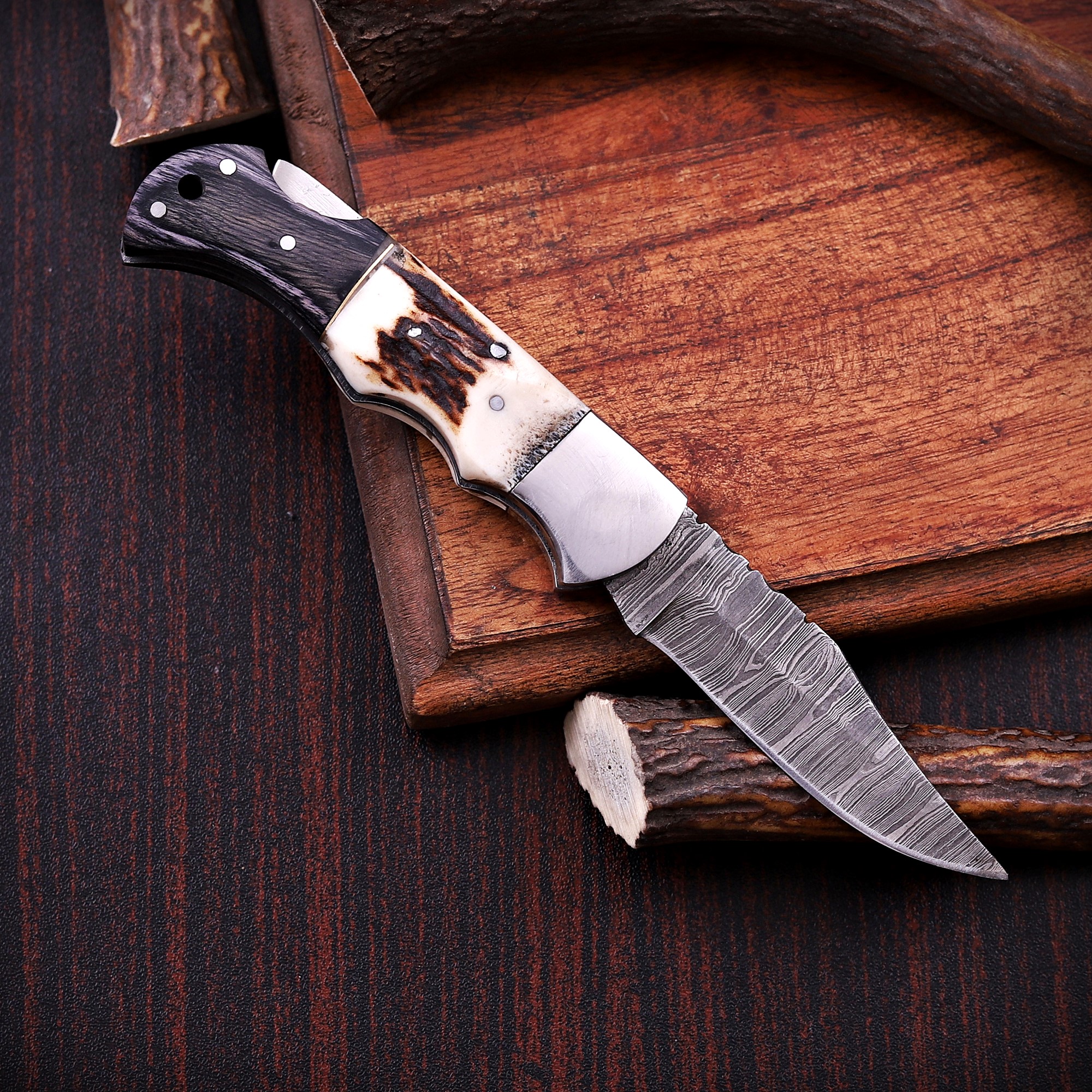 Damascus Folding Knife – Stag Horn & Wood Handle - Image 4
