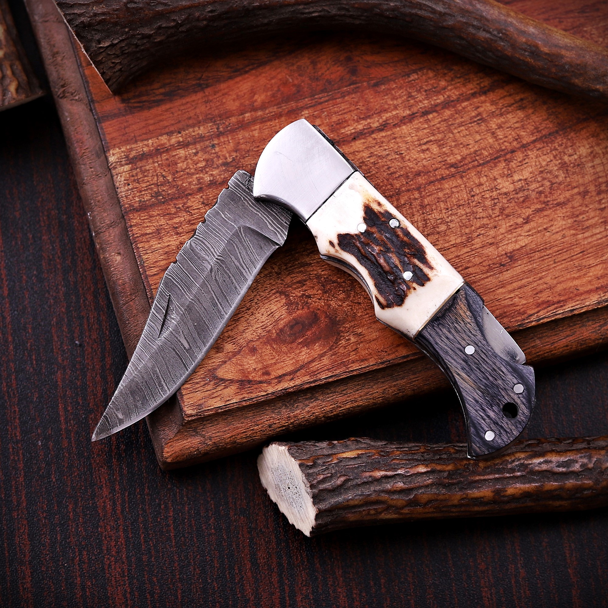 Damascus Folding Knife – Stag Horn & Wood Handle - Image 6