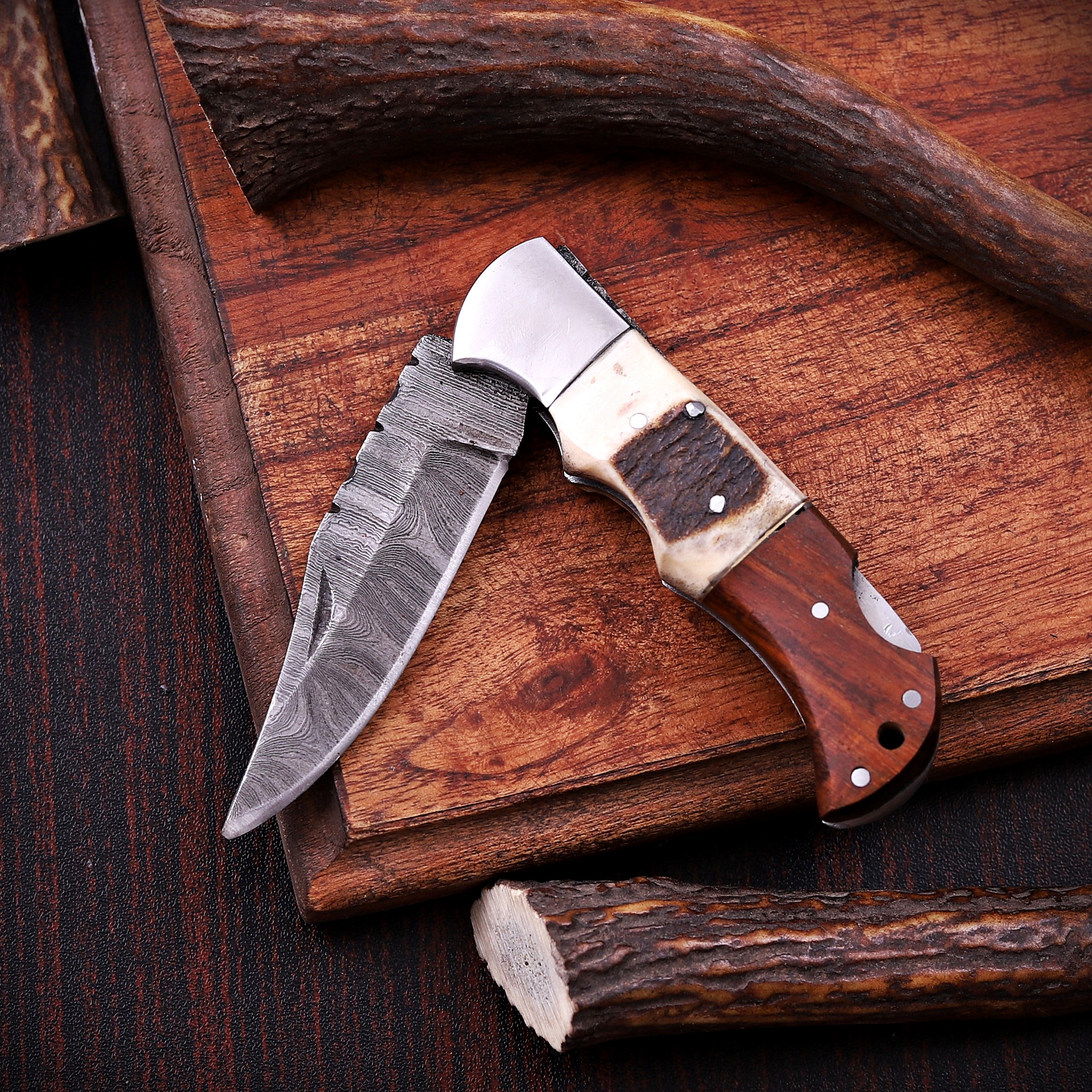 Damascus Folding Knife – Crown Stag Handle - Image 8