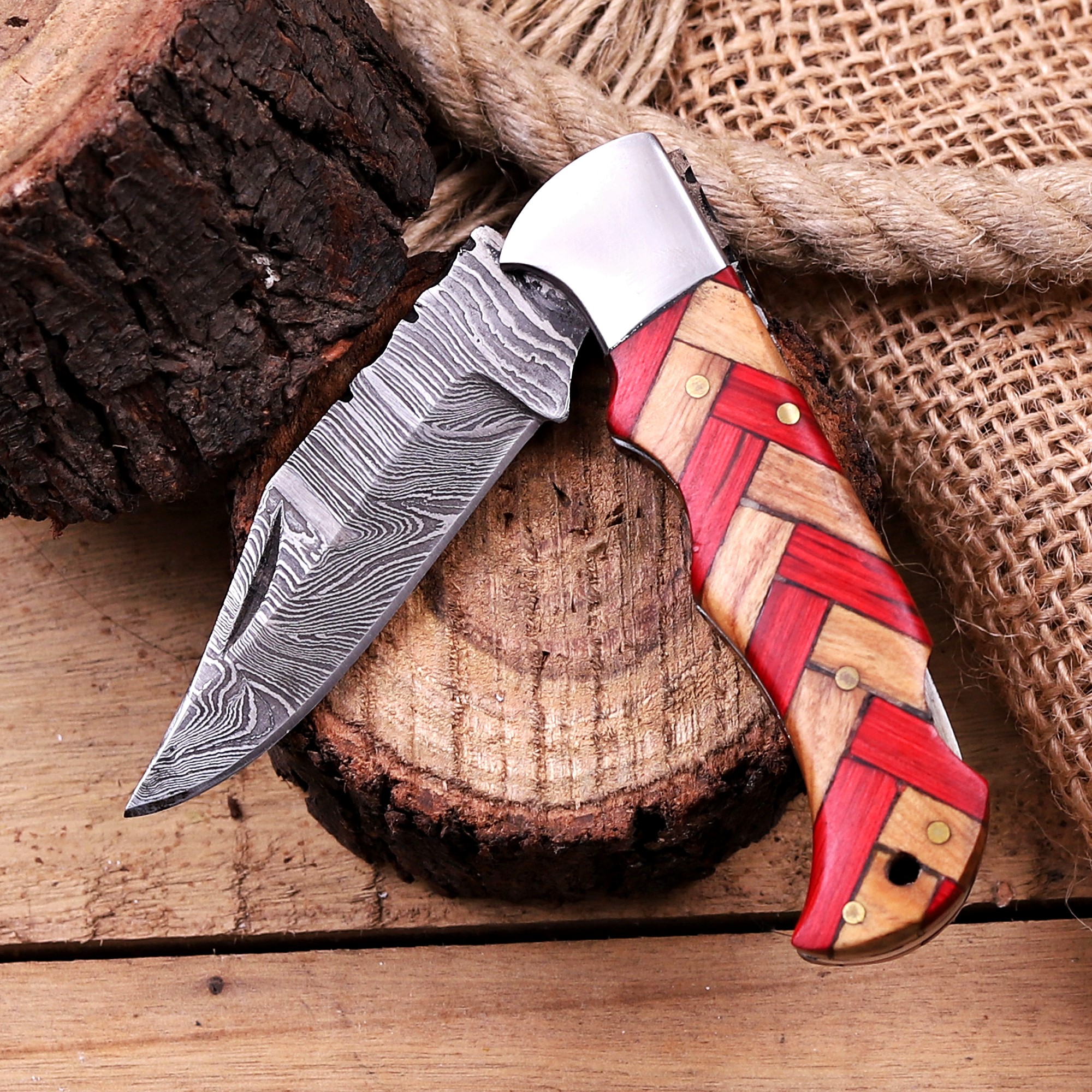 Damascus Folding Knife – Olive & Red Pakka Wood - Image 2