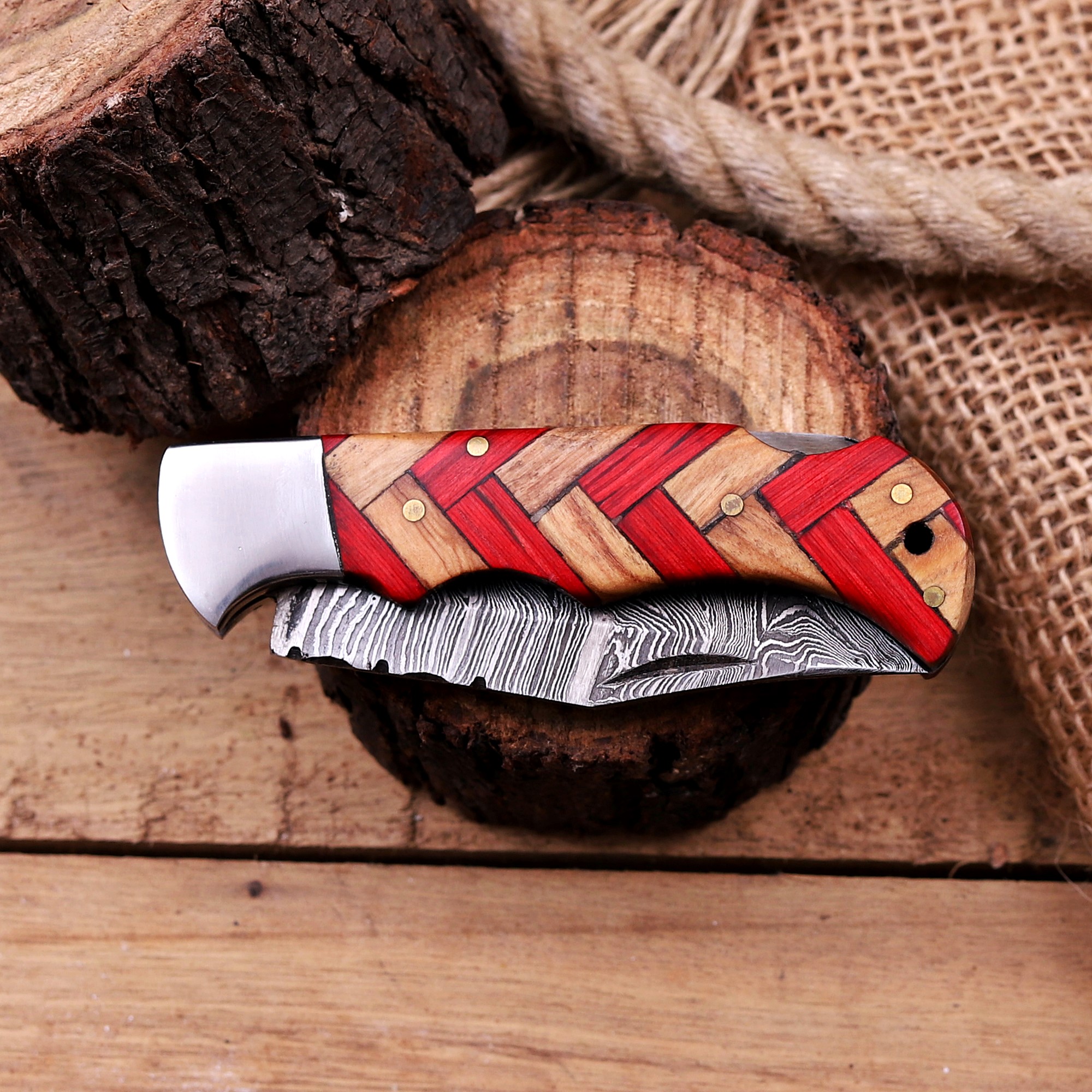 Damascus Folding Knife – Olive & Red Pakka Wood - Image 5