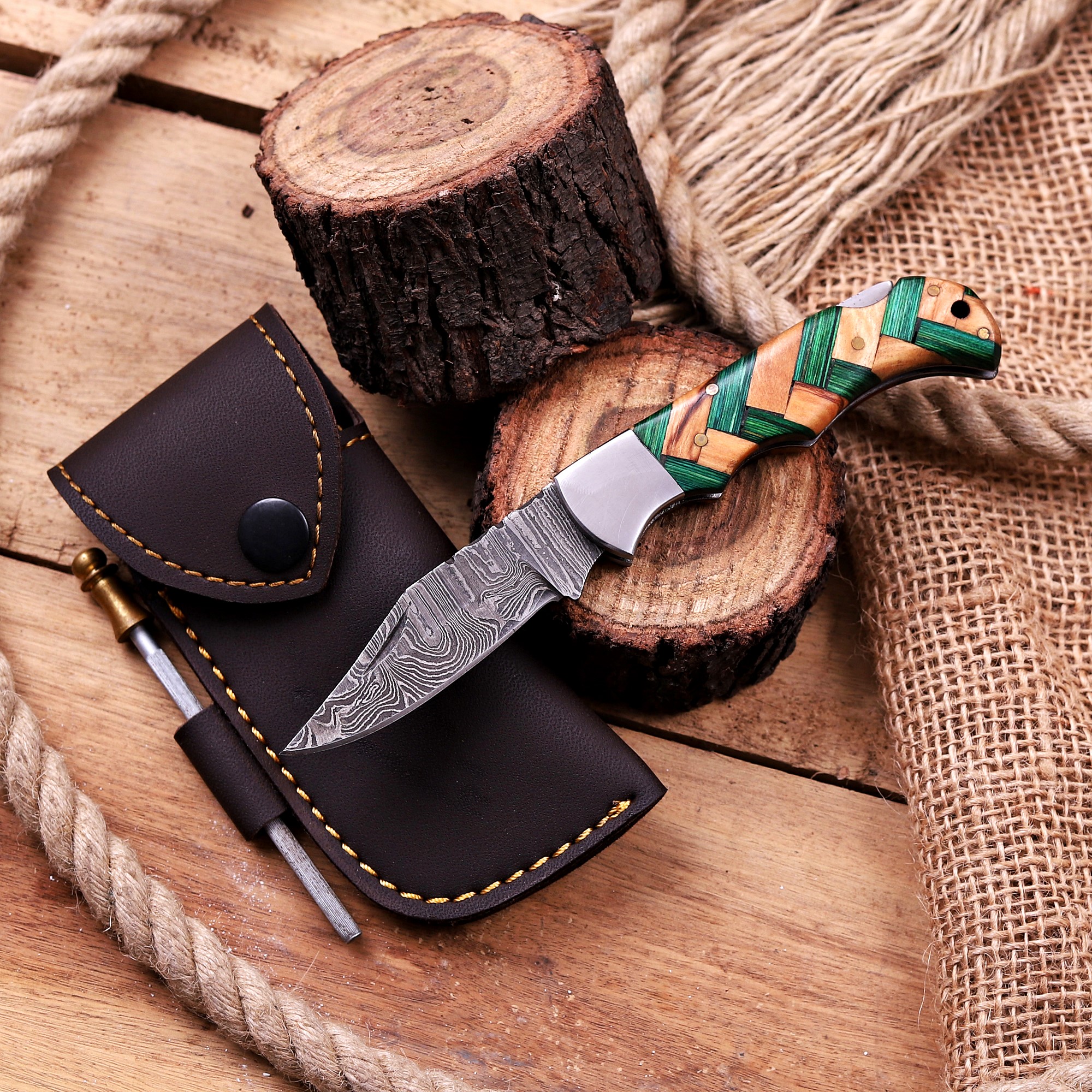 Damascus Folding Knife – Green Wood