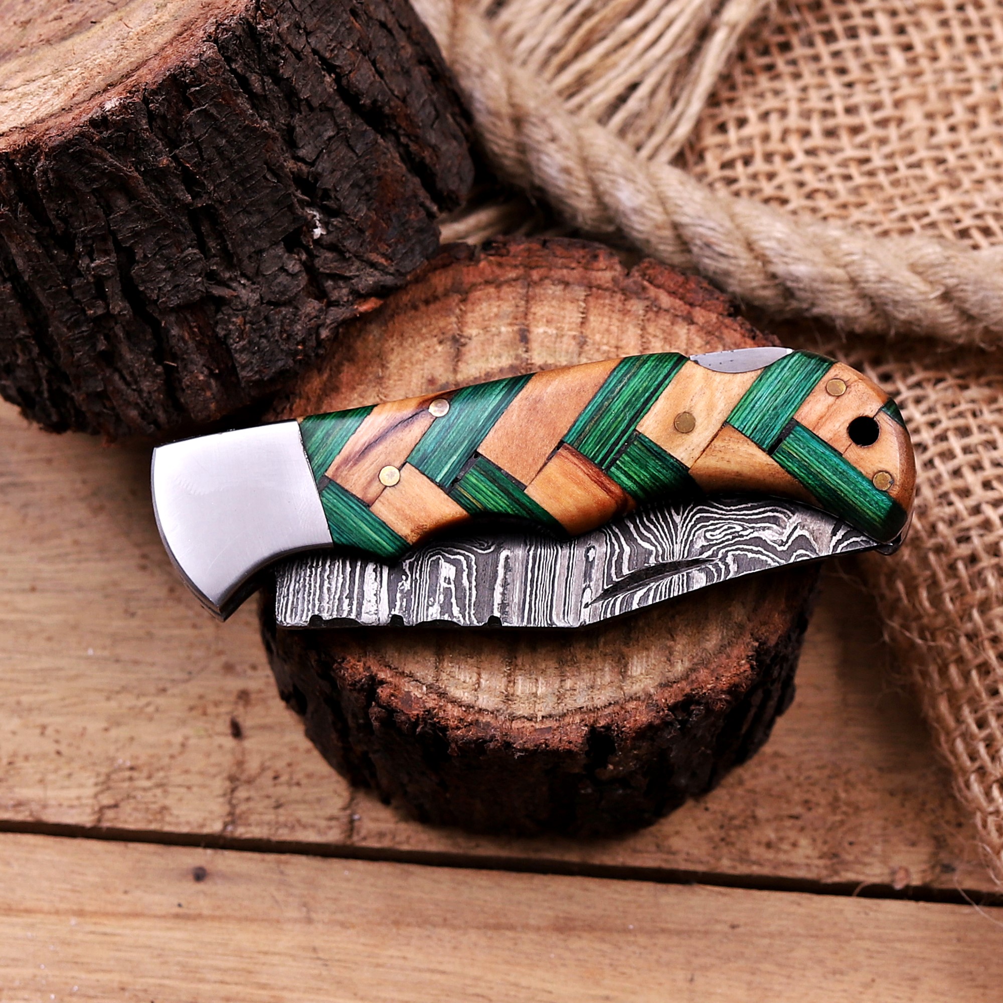 Damascus Folding Knife – Green Wood - Image 6